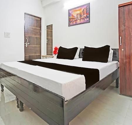 Rooftop Castle Hotel Noida Kültér fotó