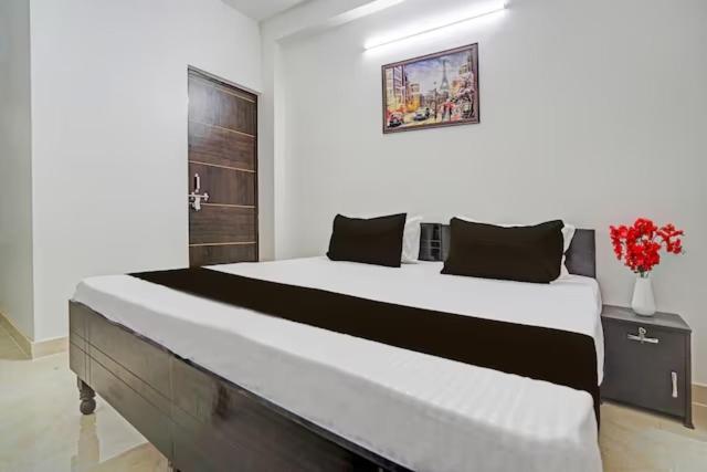 Rooftop Castle Hotel Noida Kültér fotó