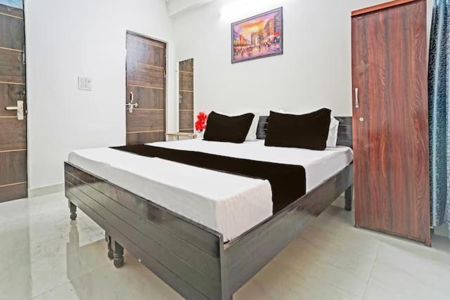 Rooftop Castle Hotel Noida Kültér fotó